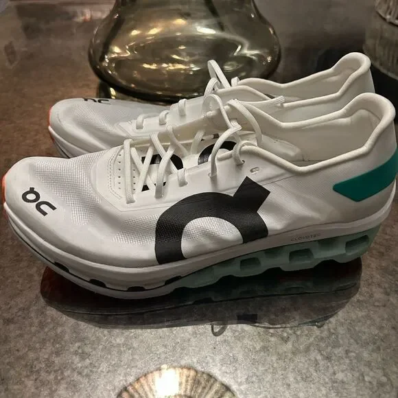 On Running Cloudbloom Echo Trainers - Picture 6 of 10